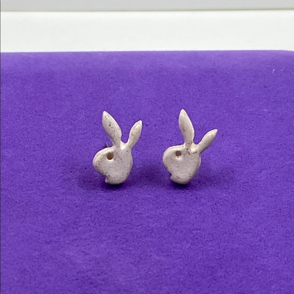 💛 Vintage Cute White Playboy Bunny Earrings - Picture 1 of 3